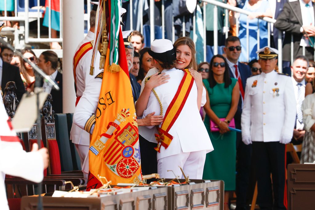 Infanta Sofia hugging Princess Leonor