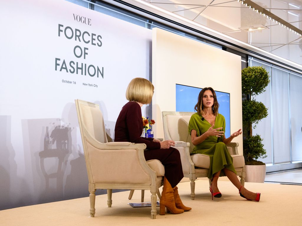 Victoria Beckham on stage with anna wintour