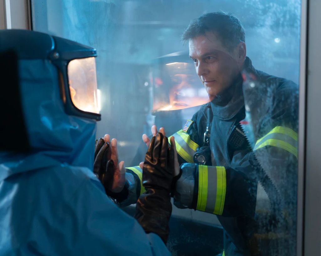 Peter Krause in a still from 911