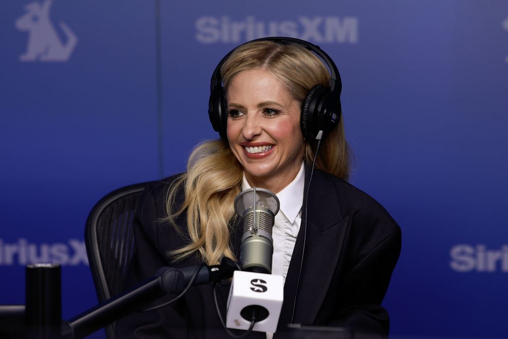Sarah Michelle Gellar visits SiriusXM Studios on May 09, 2025 in New York City.