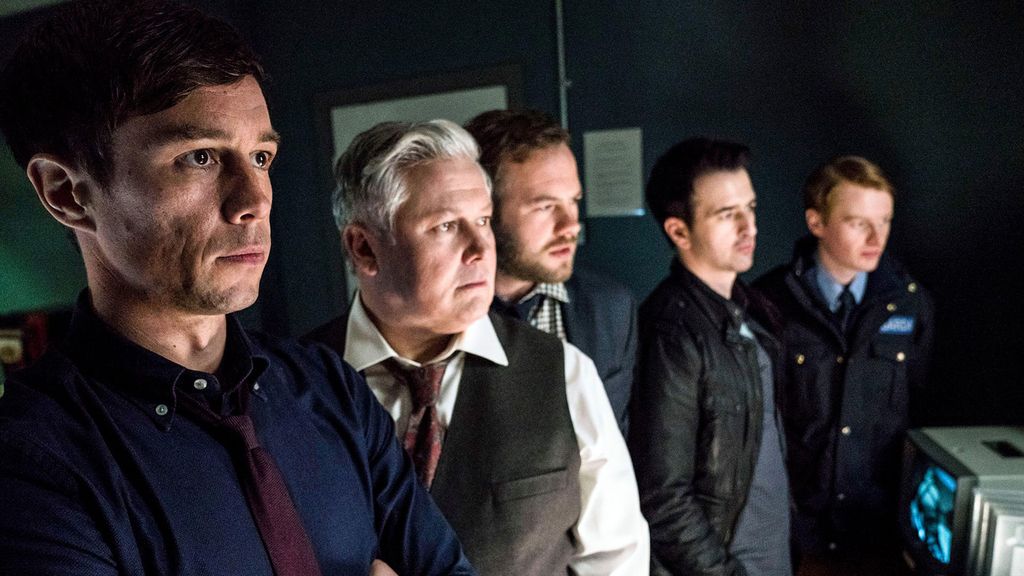 Who stars in Dublin Murders?