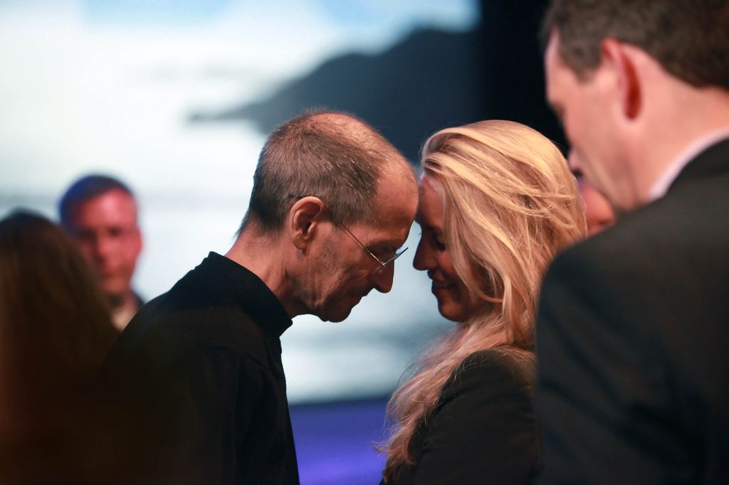 steve jobs leaning head against wife laurene powell jobs