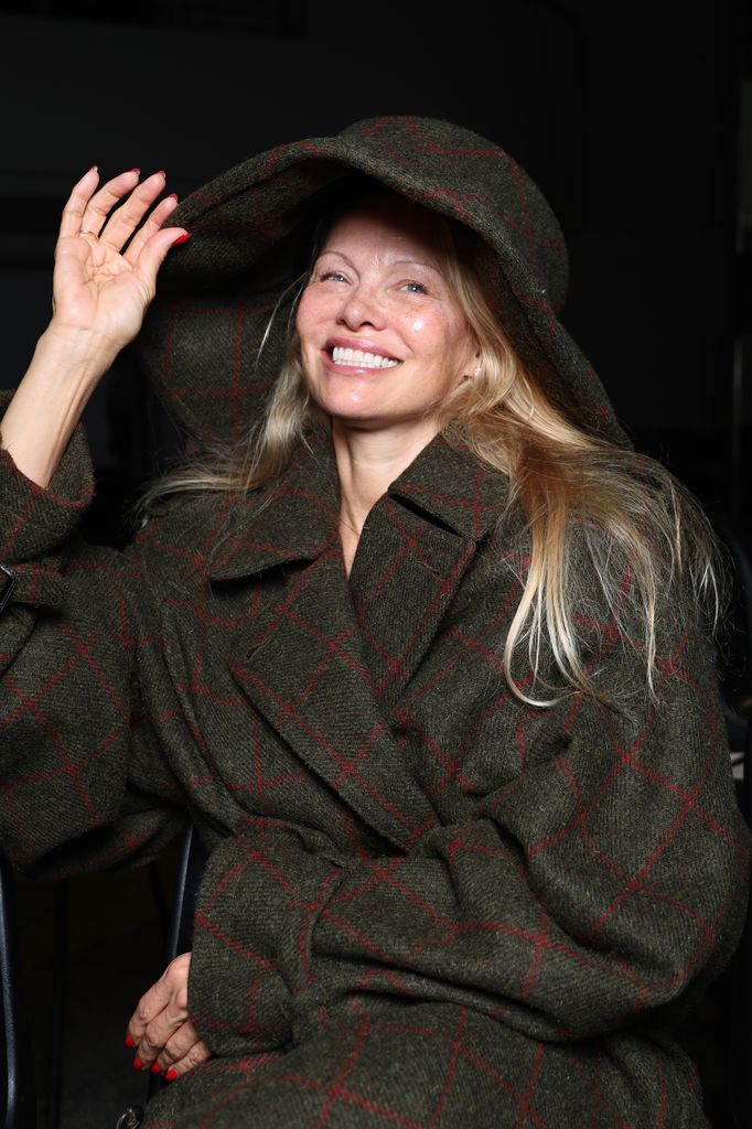 pamela anderson makeup free