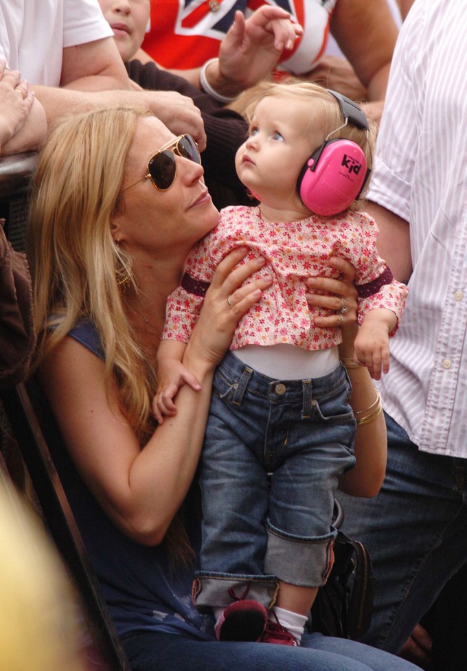 Gwyneth Paltrow With Apple At A 2005 Coldplay Concert