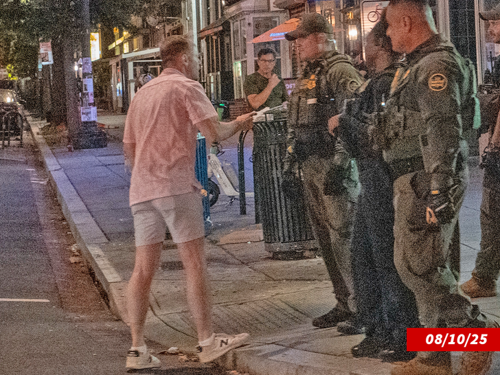 guy gets arrested for throwing sandwich at federal agents getty 4