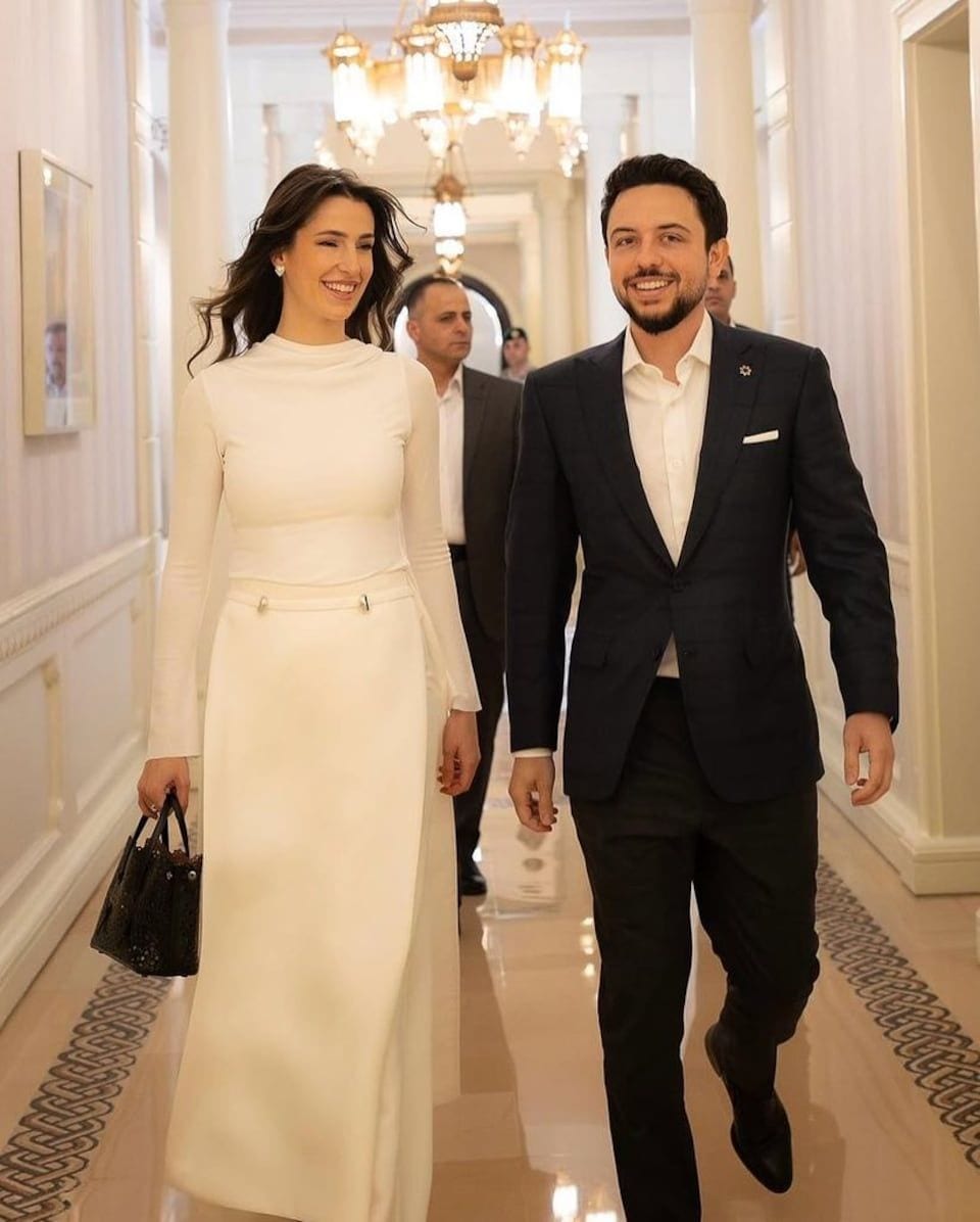 Rajwa of Jordan stuns in white in her official return after her daughter’s first birthday