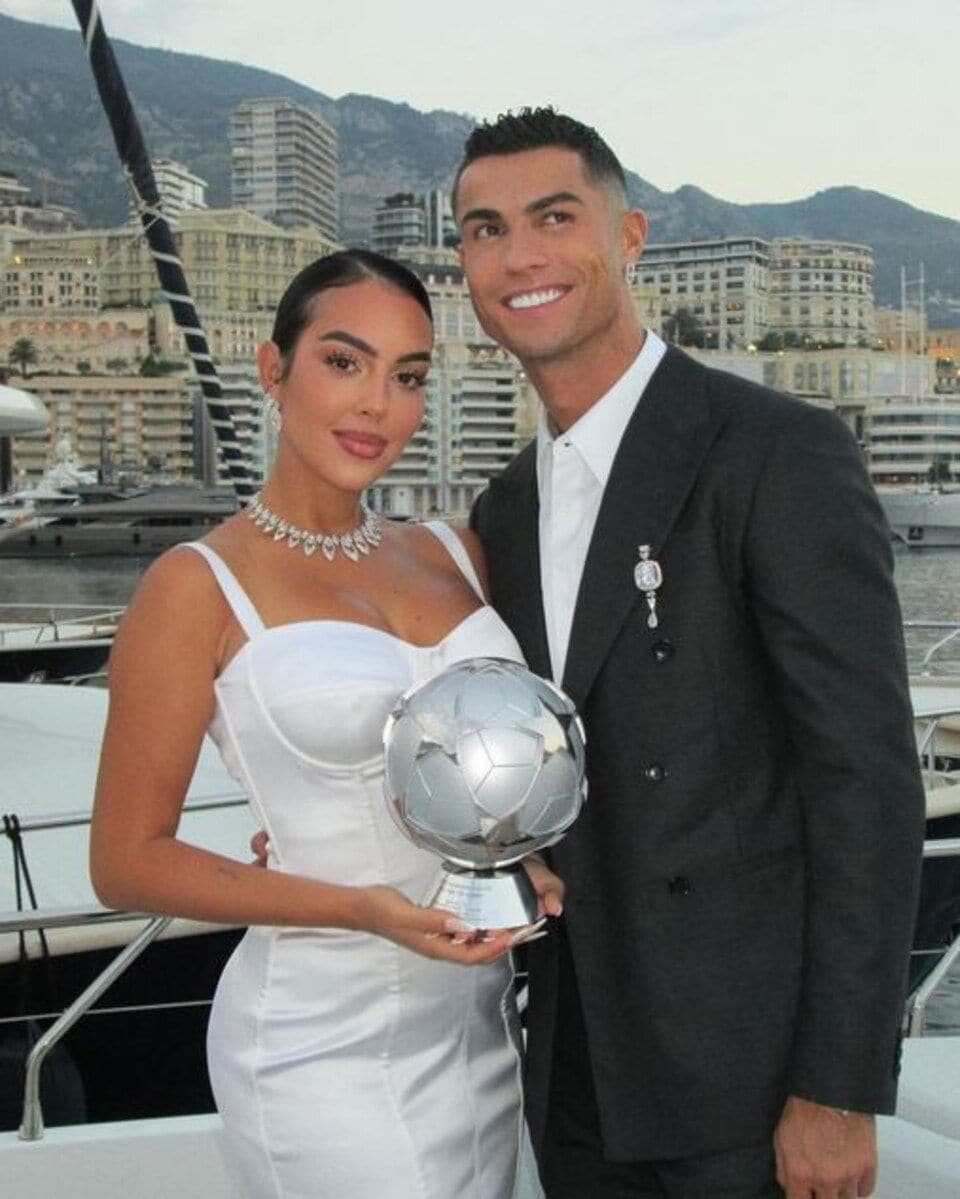 Cristiano Ronaldo and Georgina Rodríguez are getting married after nine years together and five children. “Yes, I do in this life and in all my lives”