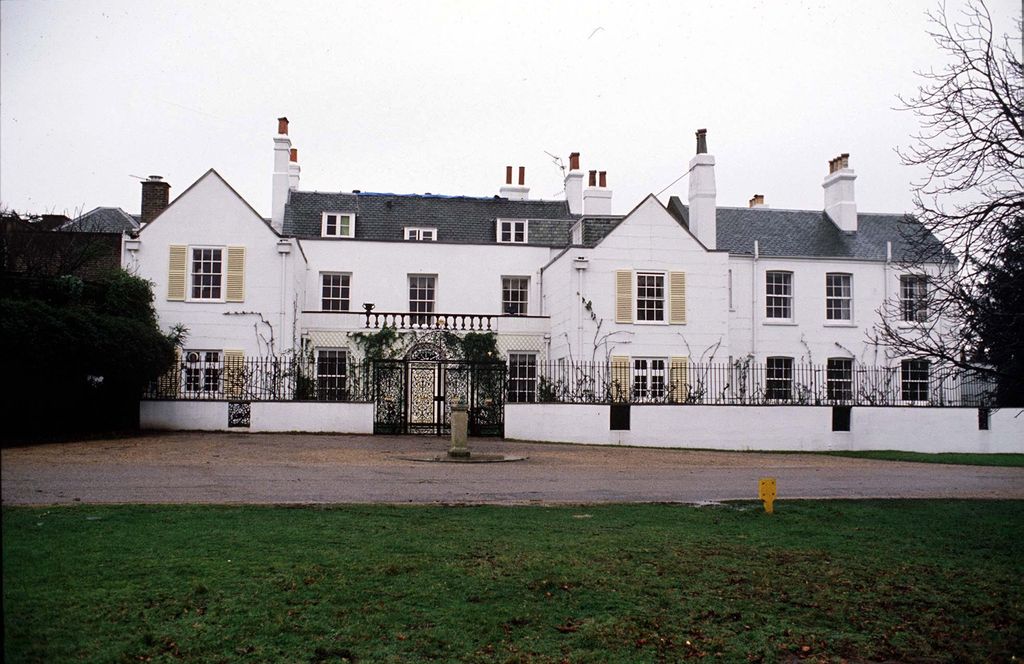 Thatched House Lodge - a white house