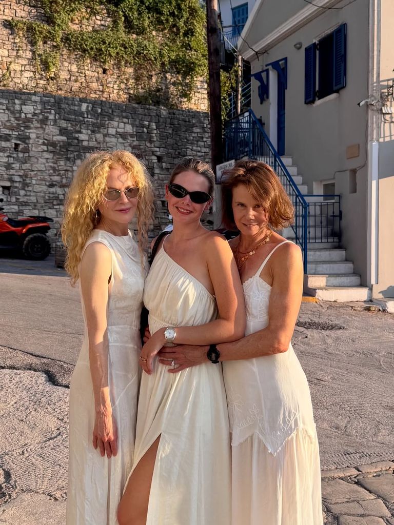 nicole kidman sister antonia niece lucia hawley