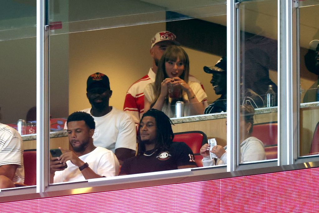 taylor swift travis kelce arrowhead stadium