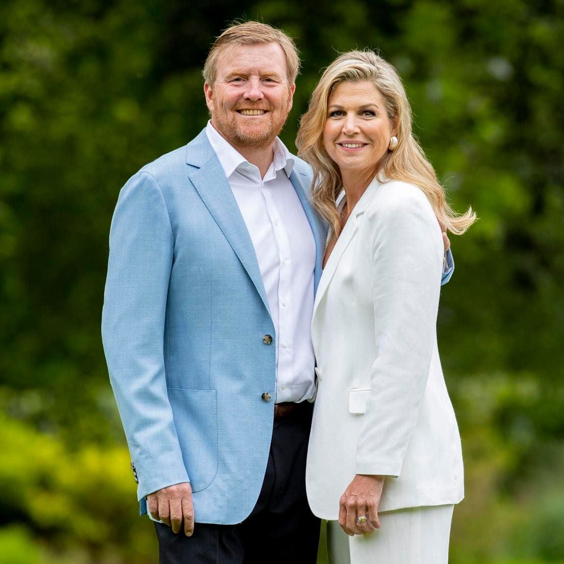 Queen Maxima and King Willem-Alexander apologize for vacation photo