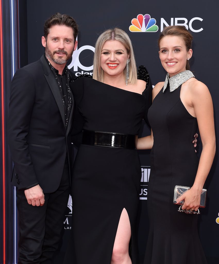 brandon blackstock kelly clarkson and savannah blackstock all wearng black