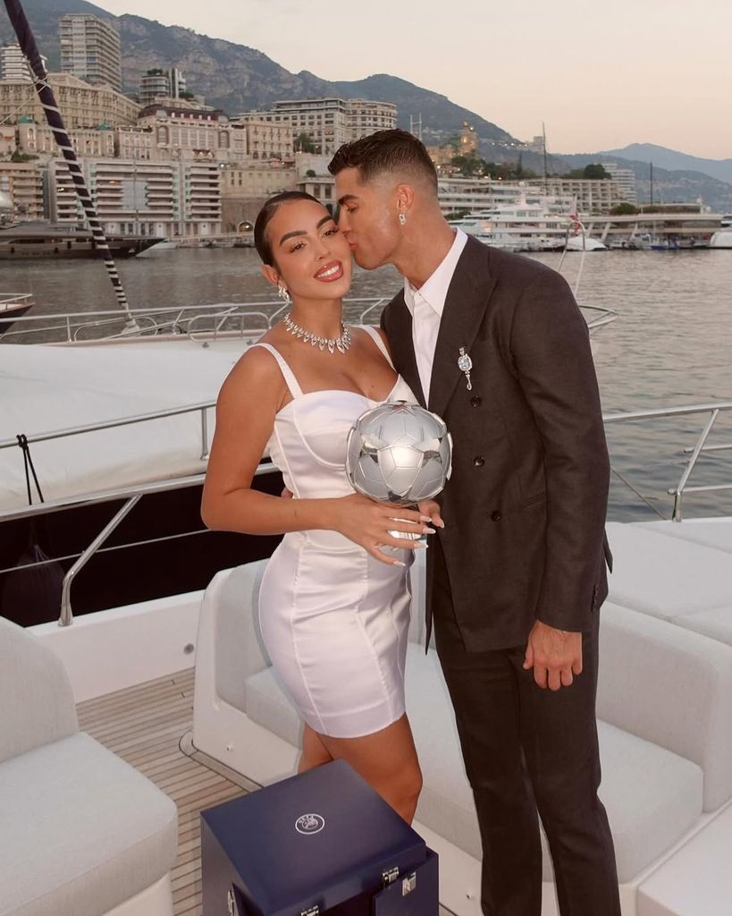 Cristiano Ronaldo and Georgina Rodríguez are getting married after nine years together and five children: “Yes, I do, in this life and in all my lives.”