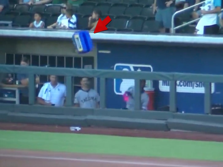 Victor Enrique Robles Brito snacks throw