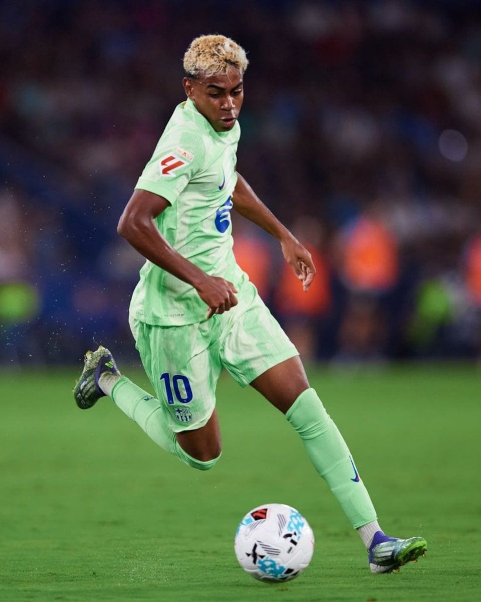 Lamine Yamal in action during a LaLiga EA Sports match between Levante and FC Barcelona in Valencia on August 23.