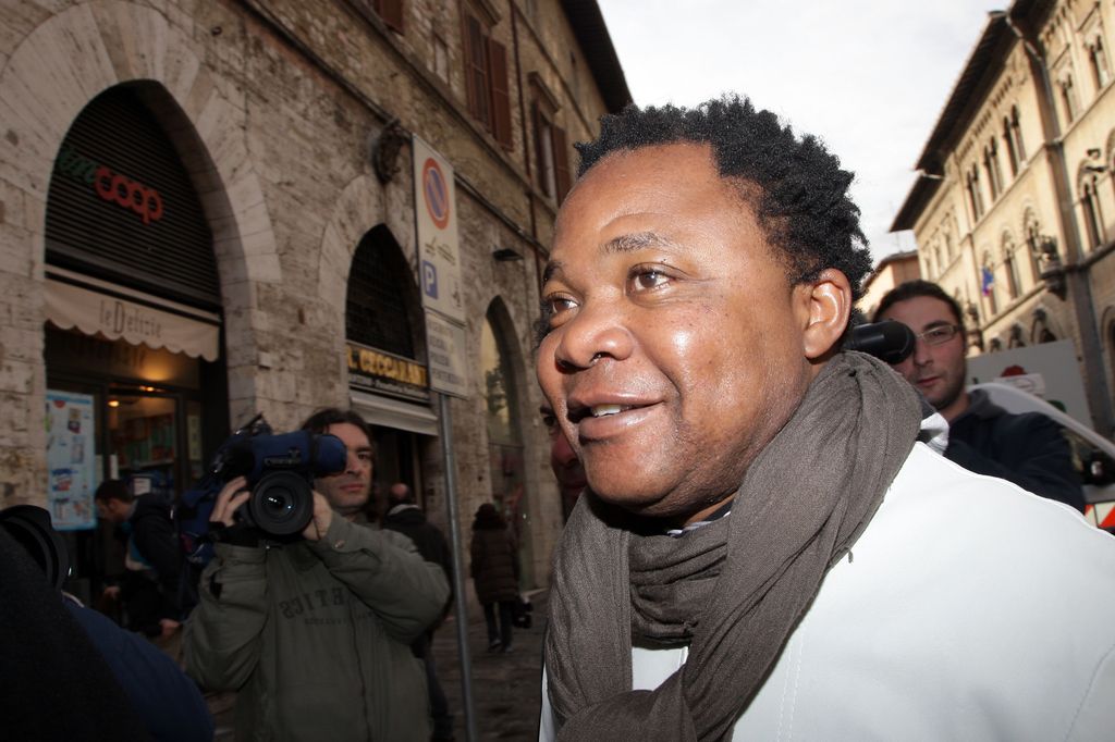 Patrick Lumumba heading into a courthouse while being filmed