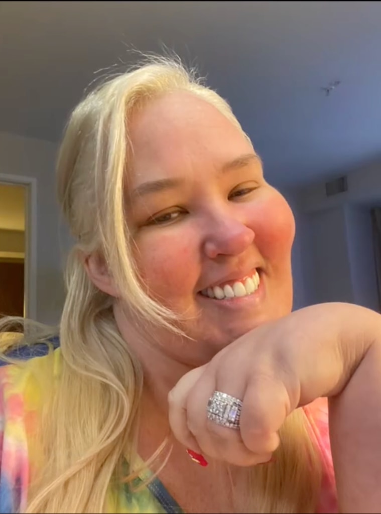 mama june shannon smiling selfie