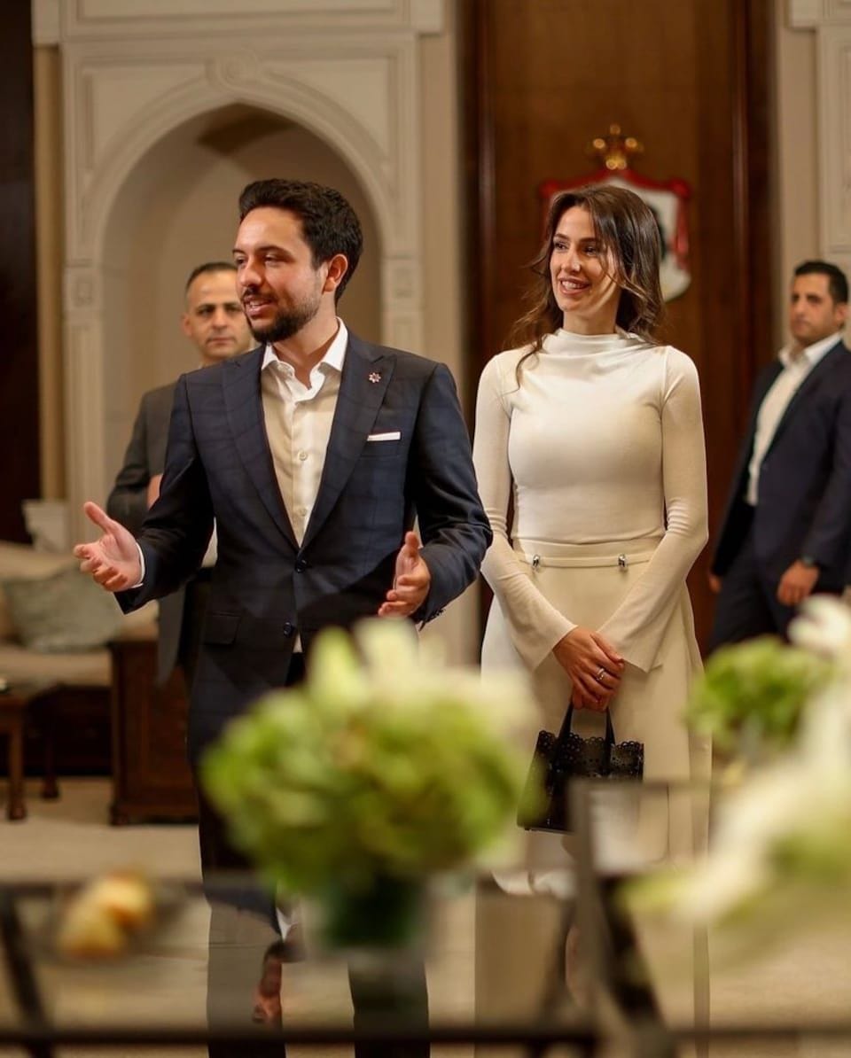Rajwa of Jordan stuns in white in her official return after her daughter’s first birthday