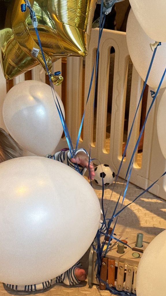 Hailey Bieber post of balloons