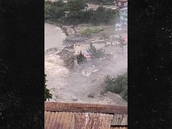 080525_india_flood_water