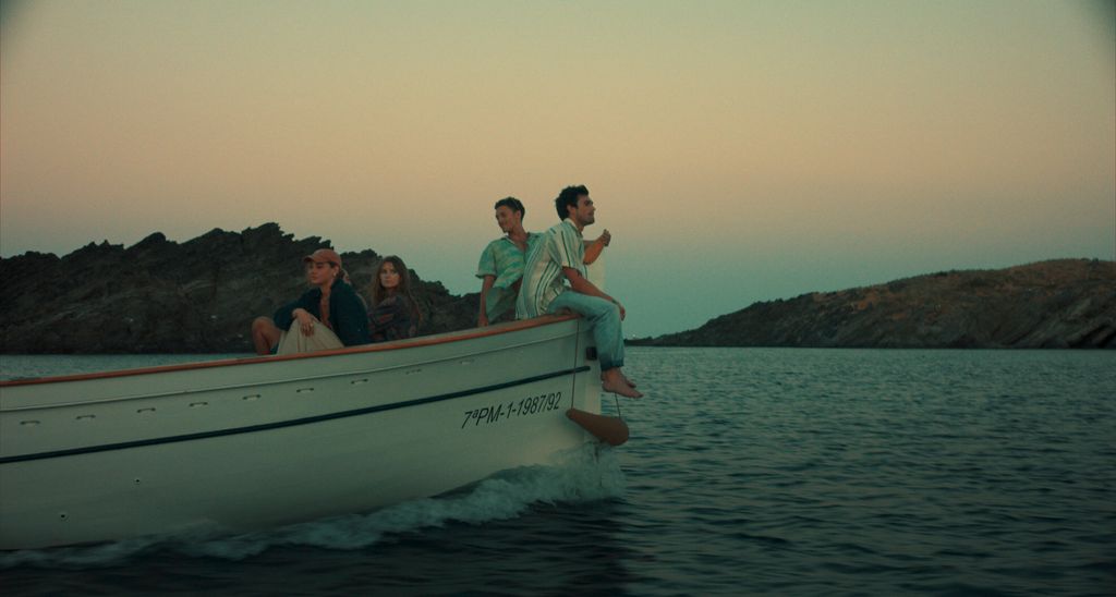 The group start to travel together after the couple grow closer