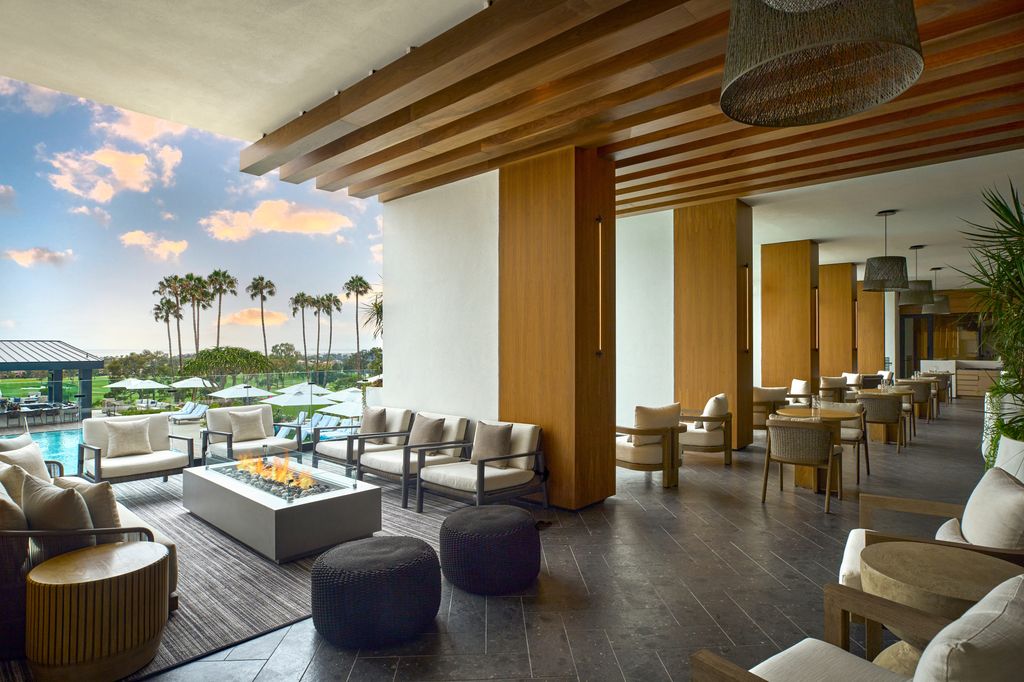 VEA Newport Beach has a lot of dining options 