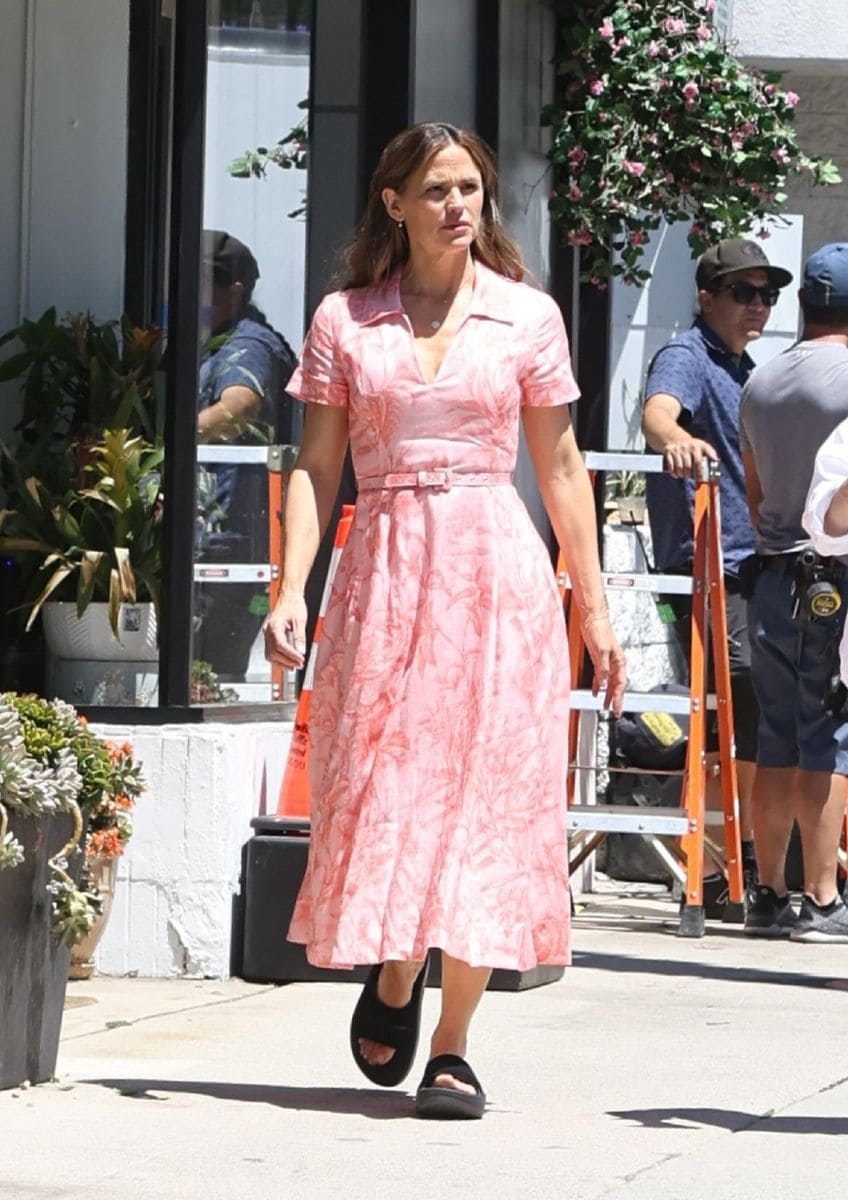 Jennifer Garner is seen arriving to work on set of her new film