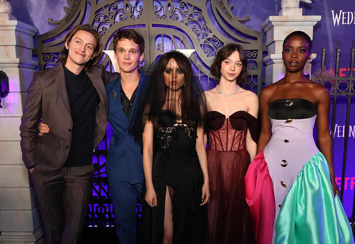  Percy Hynes White, Hunter Doohan, Jenna Ortega, Emma Myers and Joy Sunday.