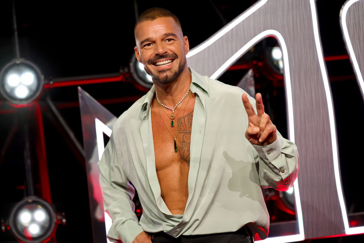 2025 VMAs red carpet looks [LIVE]: Ricky Martin, Doja Cat, KATSEYE, Valentina Ferrer and more stars