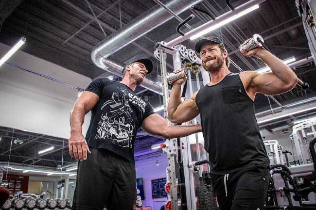 With every rep, Glen shows the dedication behind his Top Gun transformation.