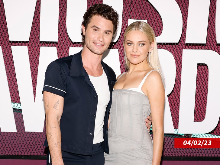 Kelsea-Ballerini-chase-stokes-sub-getty-2