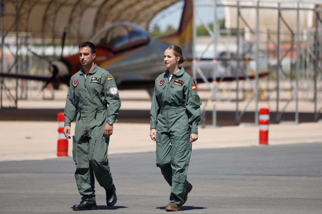 Princess Leonor enters the aircraft hangar