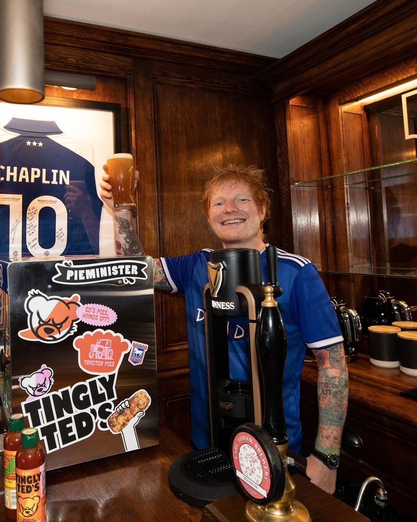 Ed Sheeran holding a pint in the pub 