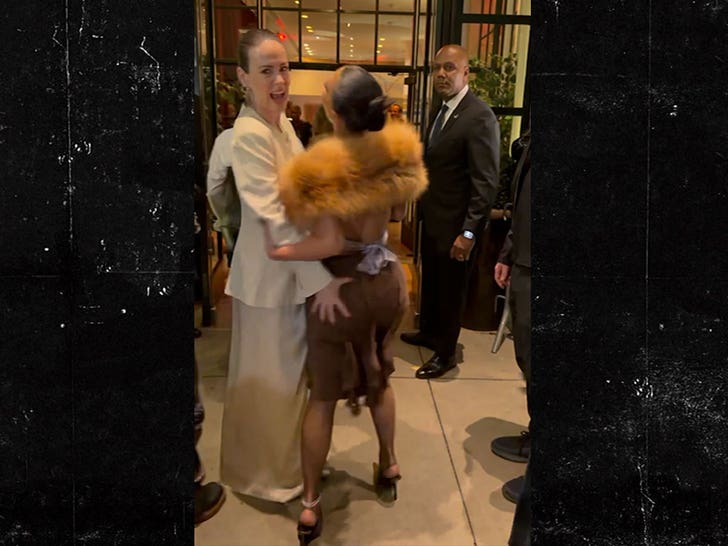 Kim Kardashian & Sarah Paulson