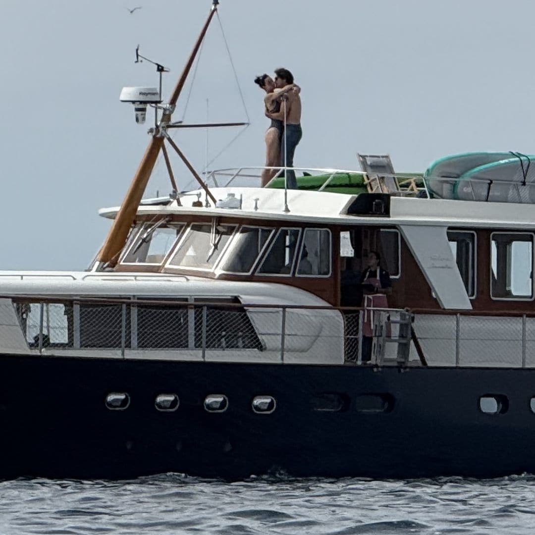 Katy Perry and Justin Trudeau kissing on a yacht in the Santa Barbara Channel