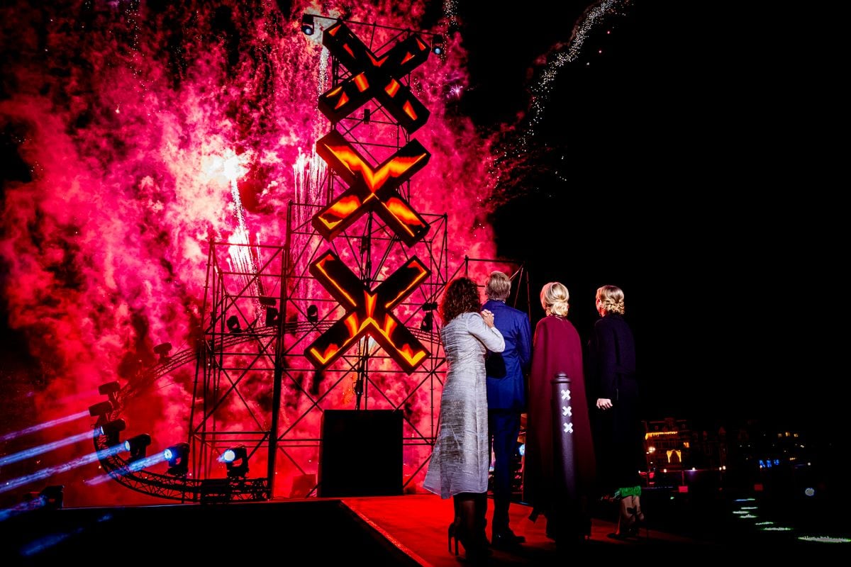 AMSTERDAM, NETHERLANDS - OCTOBER 27: King Willem-Alexander of The Netherlands, Queen Maxima of The Netherlands and Princess Amalia of The Netherlands attend the concert to celebrate the 750th year of official existence at the Museumplein on October 27, 2025 in Amsterdam, Netherlands. (Photo by Patrick van Katwijk/Getty Images)