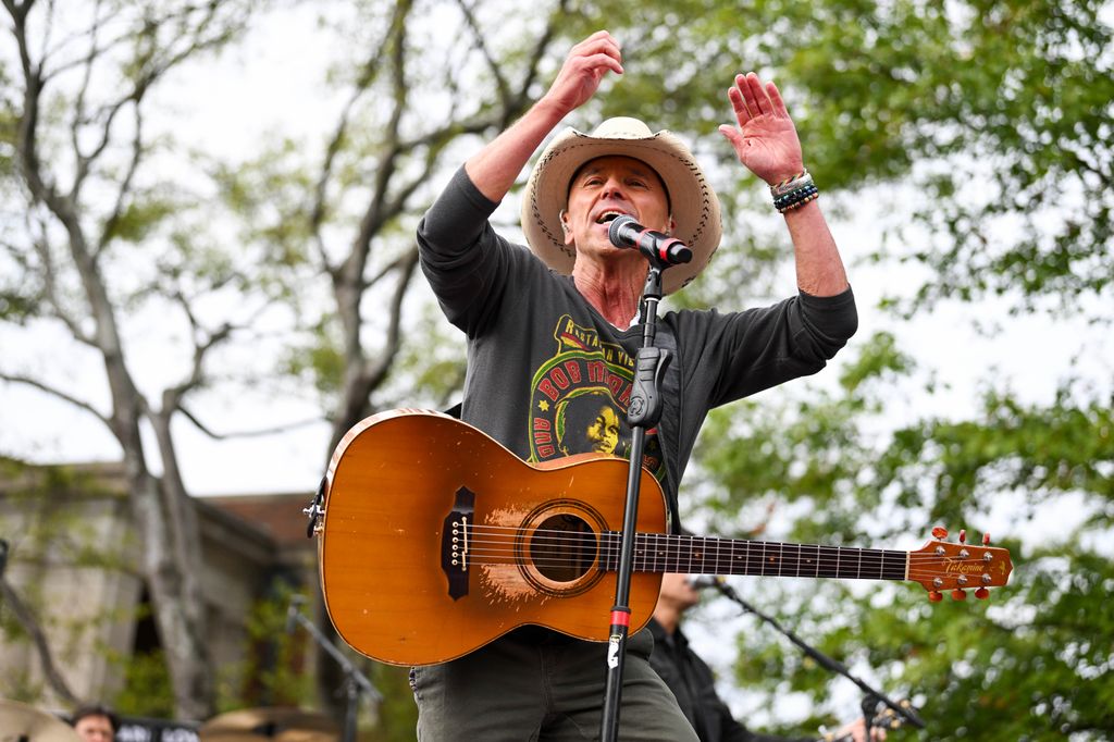 Kenny Chesney performs during ESPN's College GameDay 