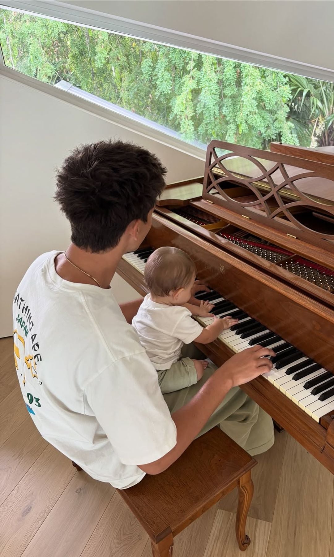 Bundchen's sons playingthe piano together