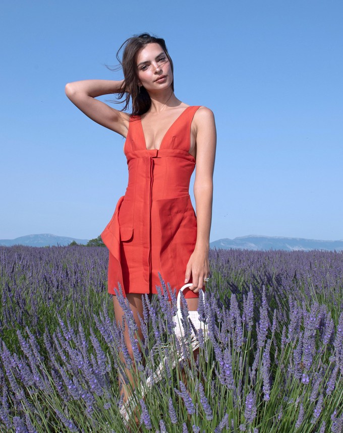 Emily Ratajkowski Attends The Jacquemus Show, Paris Fashion Week