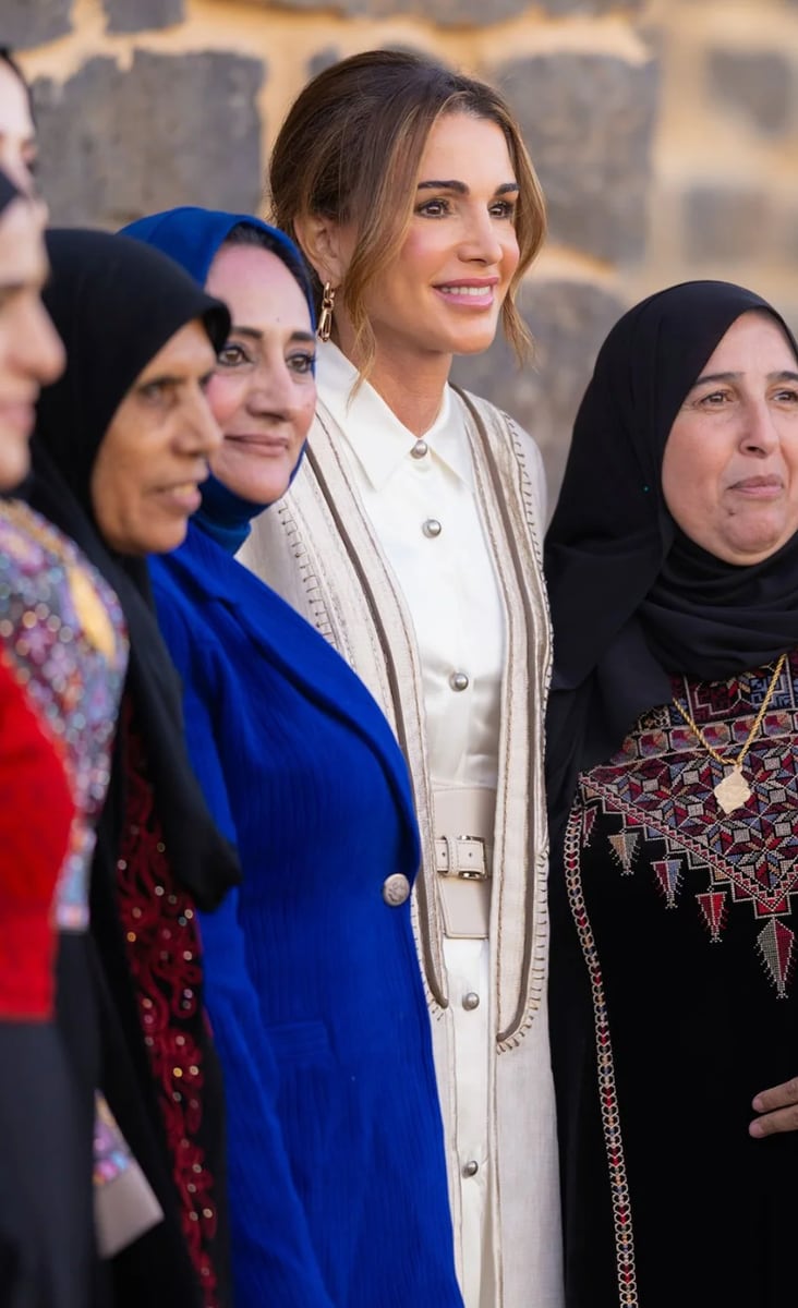 It was a meaningful gathering, and for the occasion Queen Rania chose an outfit that paid tribute to her traditions with a modern twist.
