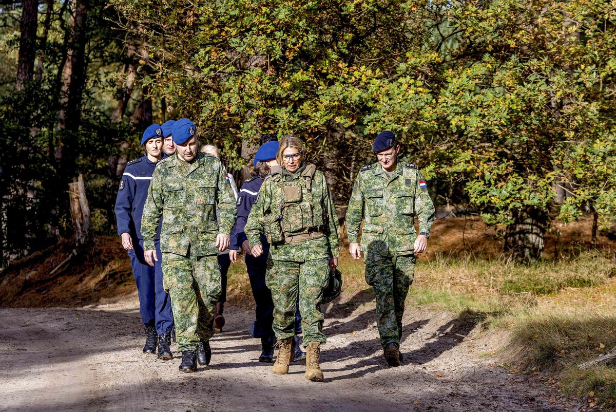 Queen Maxima visited the Care under Fire (CUF) training at the Royal Netherlands Marechaussee Security Officer course
