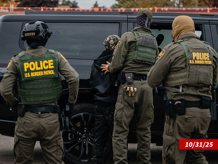 chicago halloween ice sub getty swipe 1