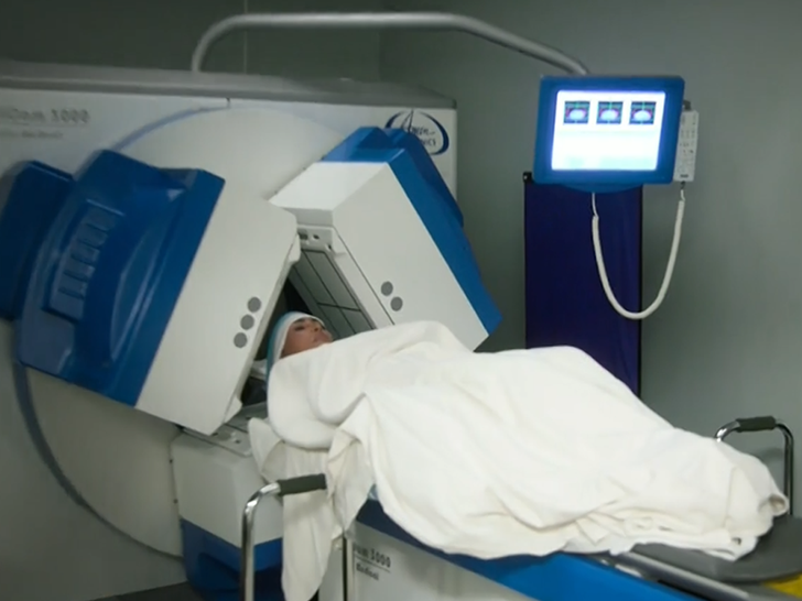 102325 kim kardashian sub2.jpg