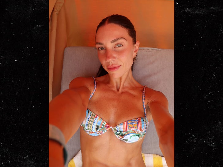 1230-Jenna-Johnson-Valentin-Chmerkovskiy-Hawaii-SUB-3