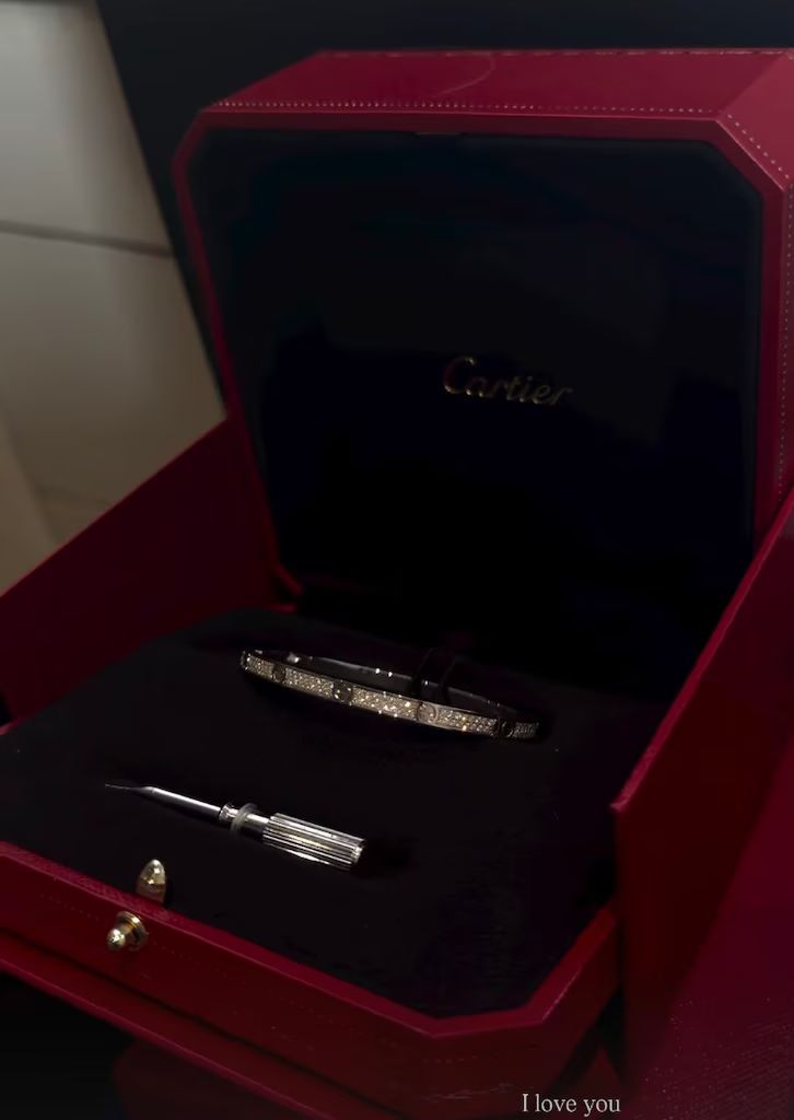 Travis gifted her a diamond cartier bracelet