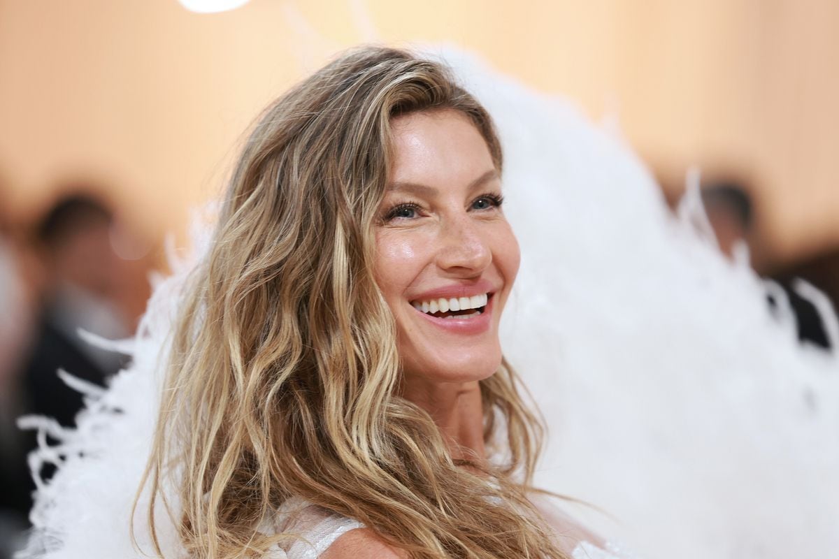 NEW YORK, NEW YORK - MAY 01: Gisele BÃ¼ndchen attends The 2023 Met Gala Celebrating "Karl Lagerfeld: A Line Of Beauty" at The Metropolitan Museum of Art on May 01, 2023 in New York City. (Photo by Theo Wargo/Getty Images for Karl Lagerfeld) 