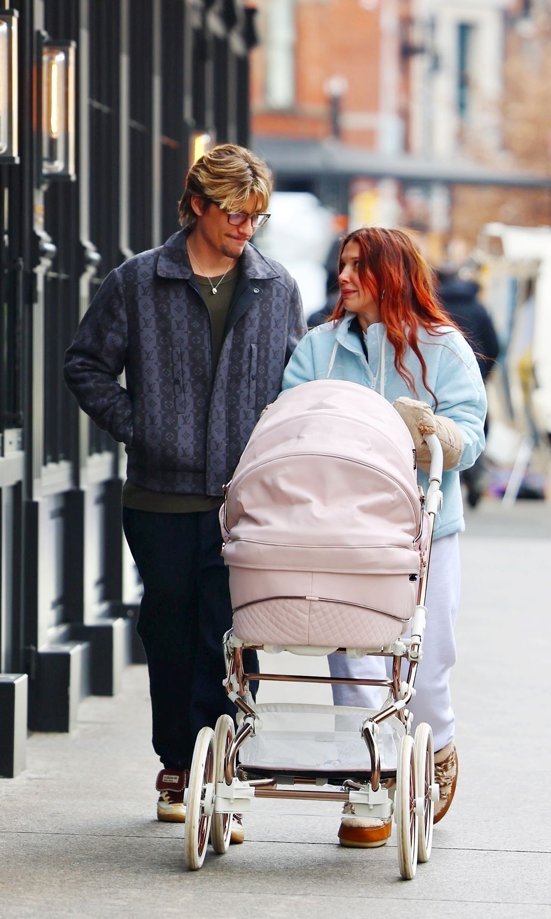 She was accompanied by her husband and their baby, looking like a very stylish family