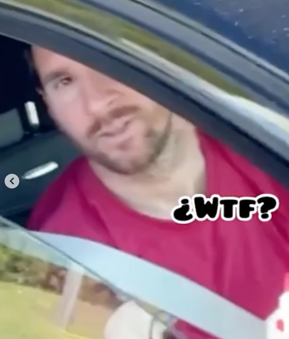 What truly saved the situation from becoming uncomfortable was Messi himself. He remained calm, relaxed, and completely unbothered by the mishap.