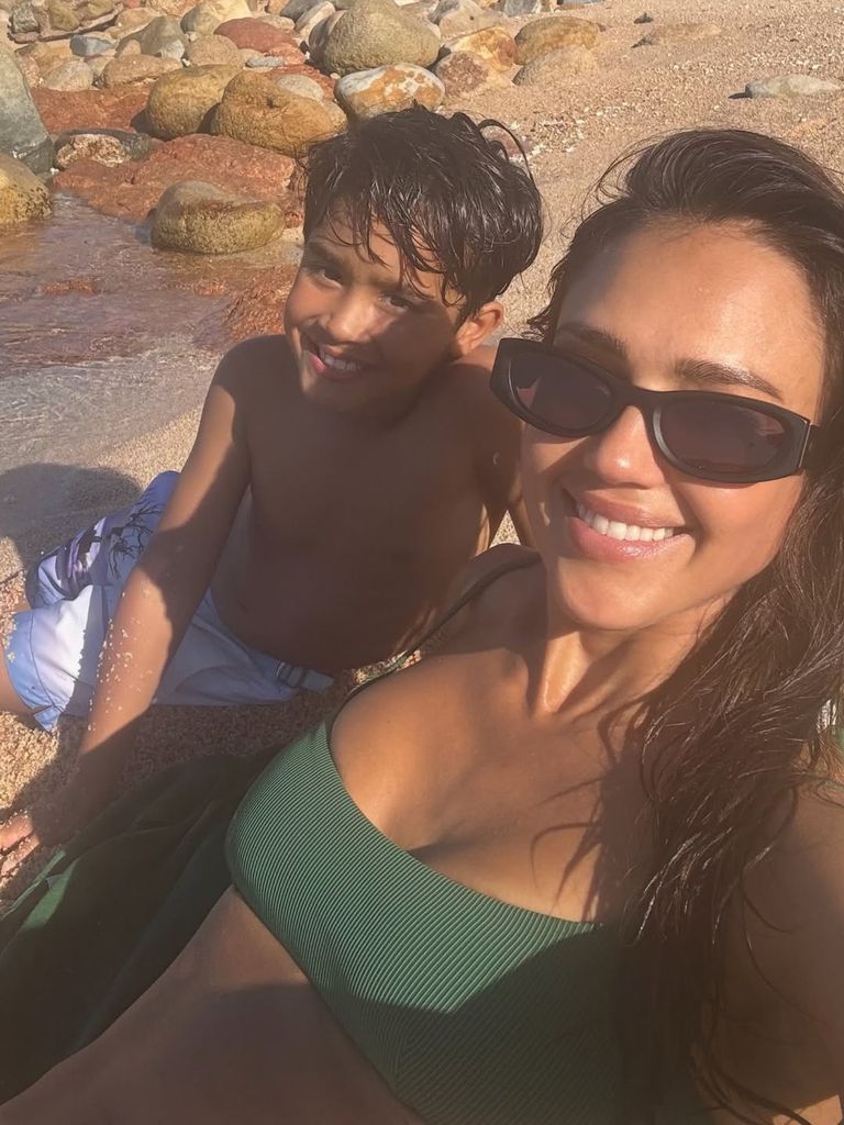 Jessica was all smiles in her selfie with her son