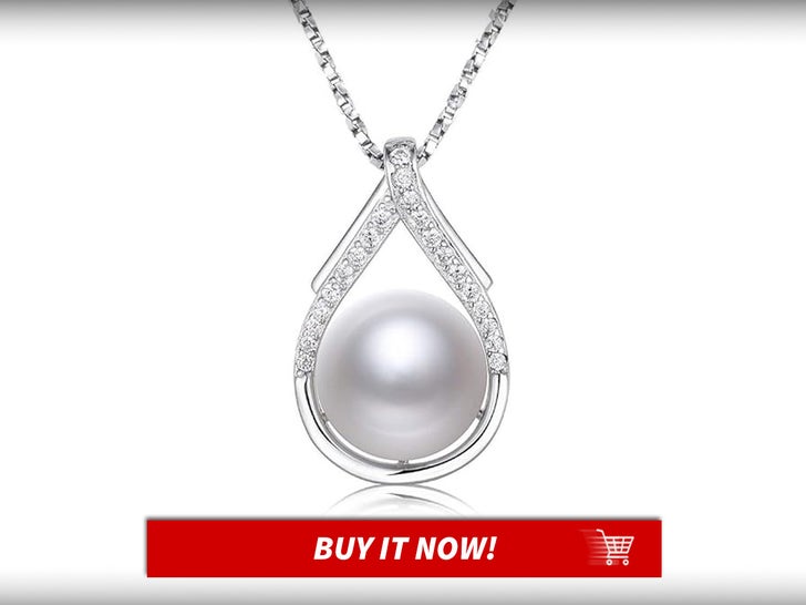 Tahitian-Black-Pearl-Necklaces-For-Women-Gift-Guide-Jewelry-MAIN